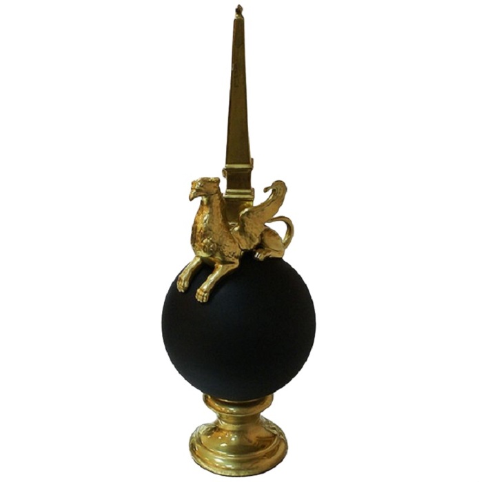 Статуэтка "Гриффон, сидящий на шаре" черный матовый с золотой отделкой
